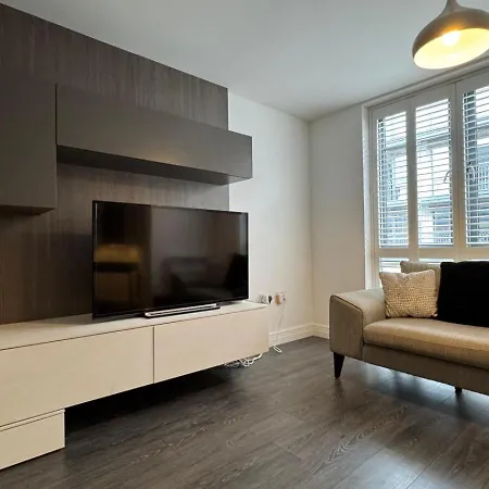 Luxury 2 Bedroom - Balcony - Parking - Netflix 97m *