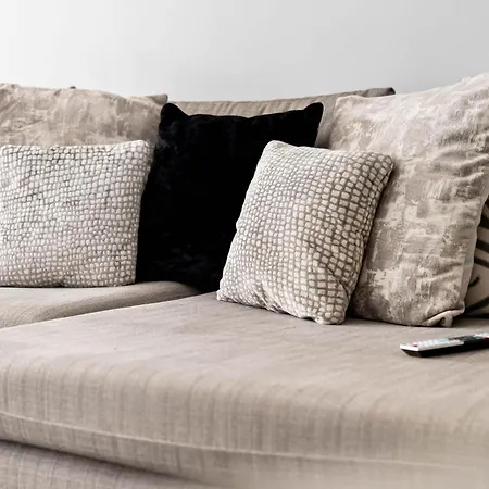 Apartment Luxury 2 Bedroom - Balcony - Parking - Netflix 97m Birmingham