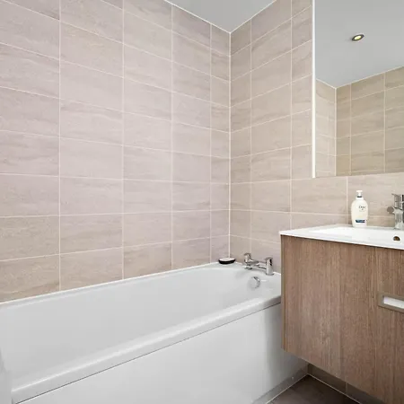 Luxury 2 Bedroom - Balcony - Parking - Netflix 97m Apartment Birmingham