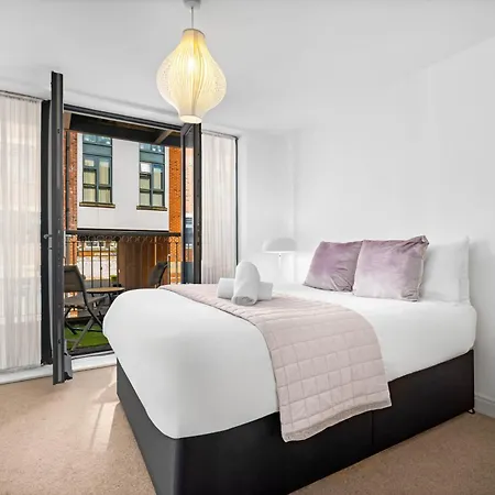 Apartment Luxury 2 Bedroom - Balcony - Parking - Netflix 97m Birmingham
