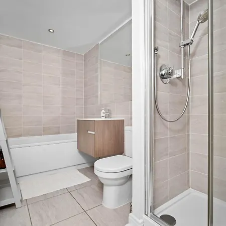 Luxury 2 Bedroom - Balcony - Parking - Netflix 97m Birmingham